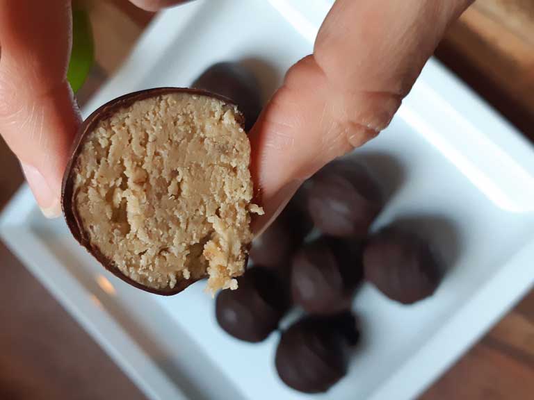 Bonbon-cocco-arachidi-cioccolato