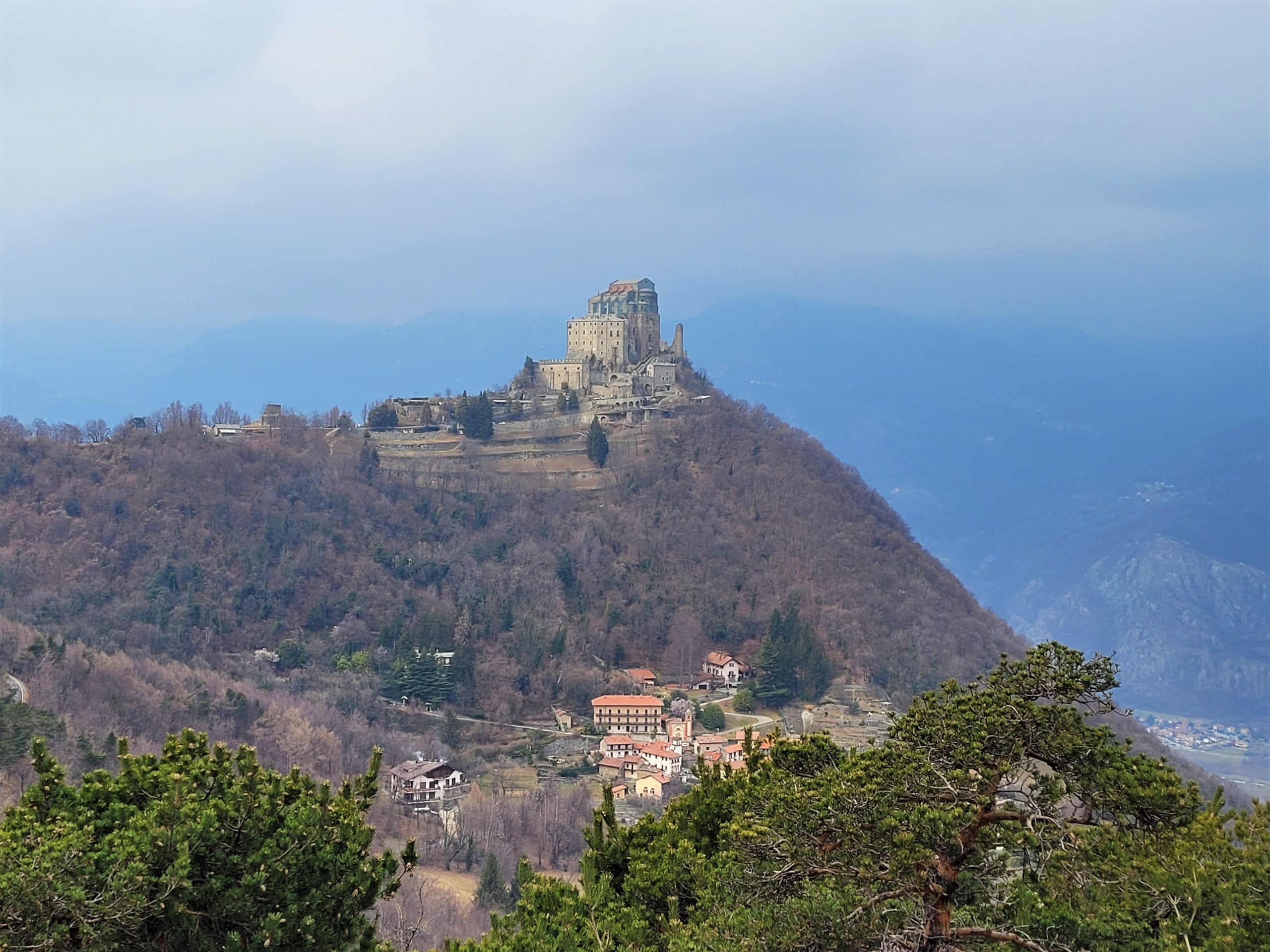 Sacra di San Michele_vista dal sentiero dei Principi