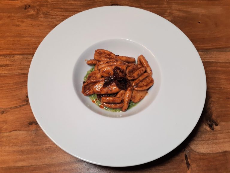 cavatelli di mischiglio con peperone crusco su crema di broccoli